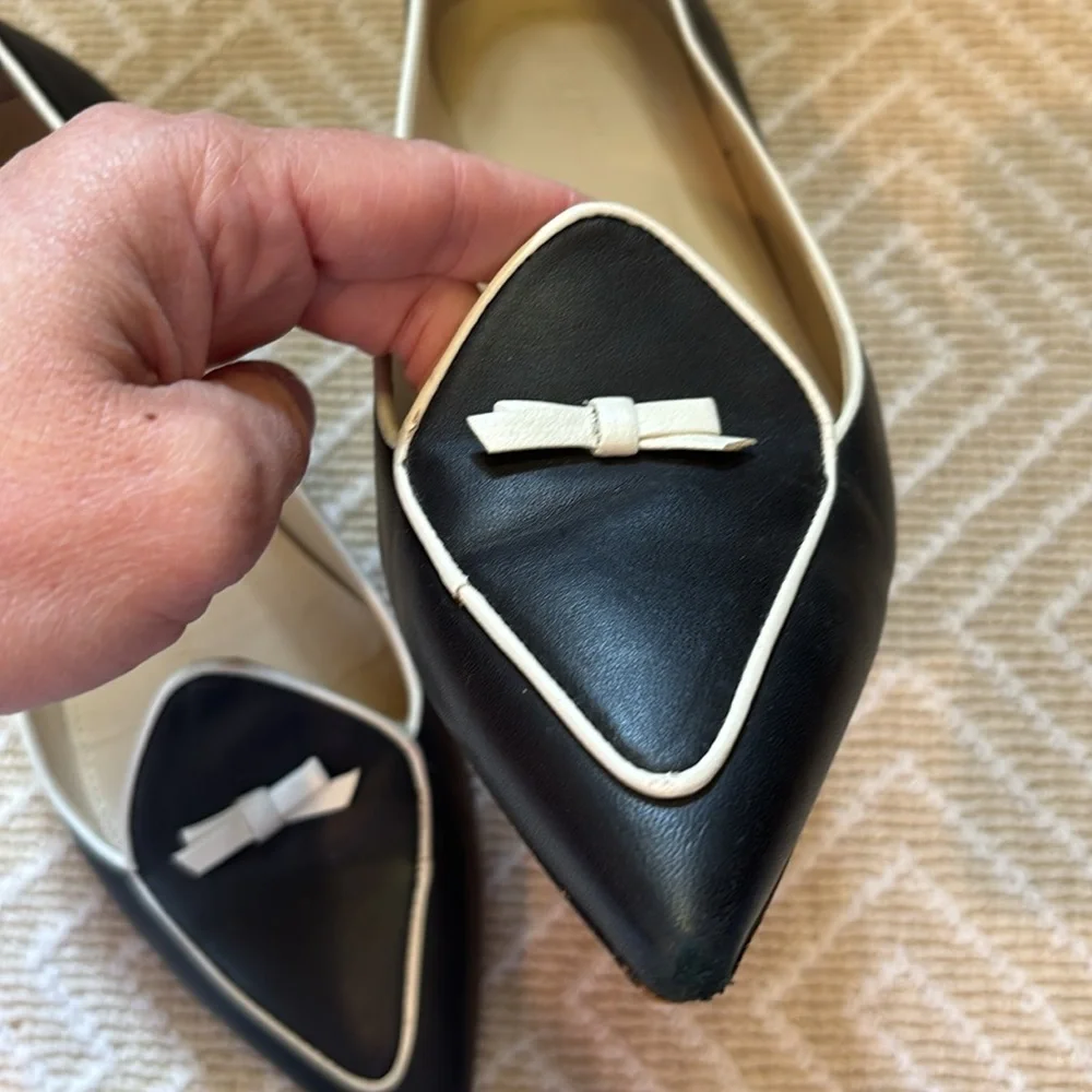 Black and white loafer with bow. Size 7 - Picture 3 of 6